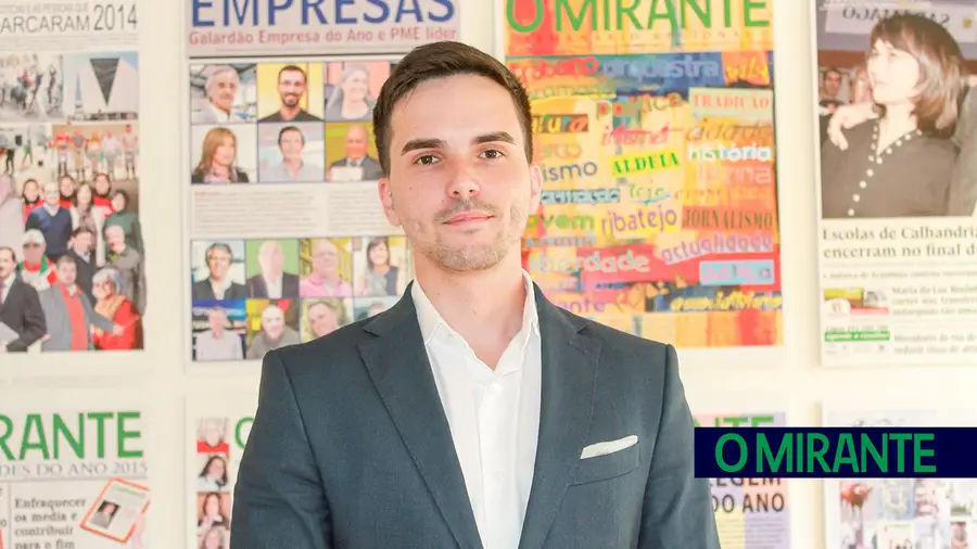 Tiago Carrão faz política e racha lenha Tiago Carrão faz política e racha lenha