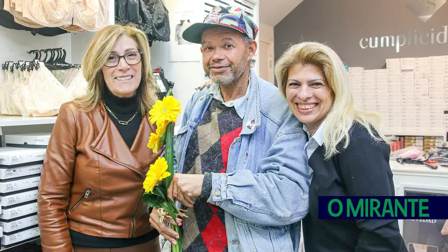 Utente da Cercipóvoa, Felisberto Fonseca, distribui flores por simpatia há 30 anos