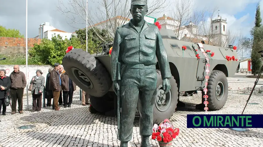 Ainda há quem chame “cobarde e maricas” a quem fugiu à Guerra Colonial