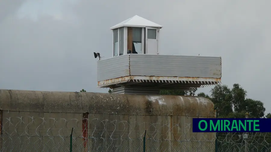 Guarda trava agressão de recluso a funcionária da cadeia de Vale de Judeus
