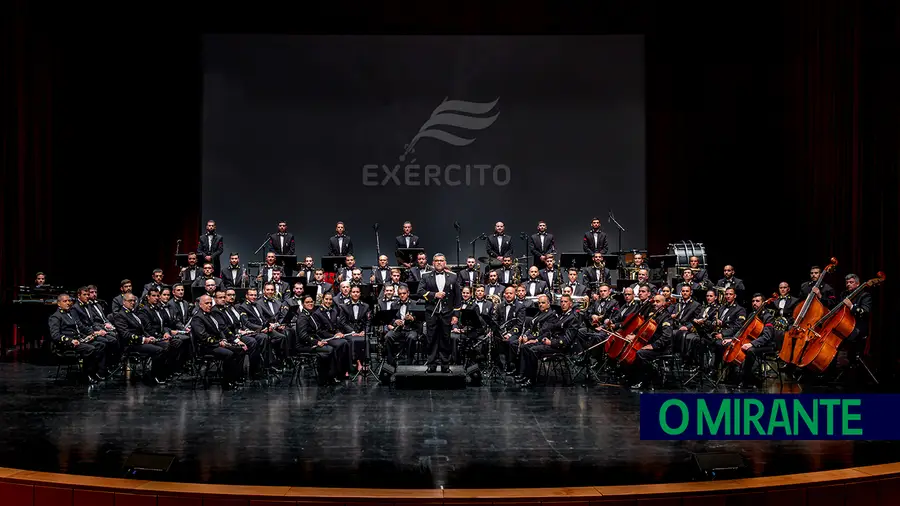 A Banda Sinfónica do Exército juntou-se ao Júlio Resende Fado Jazz Ensemble para um espectáculo musical de fusão - FOTO - Jorge Velez