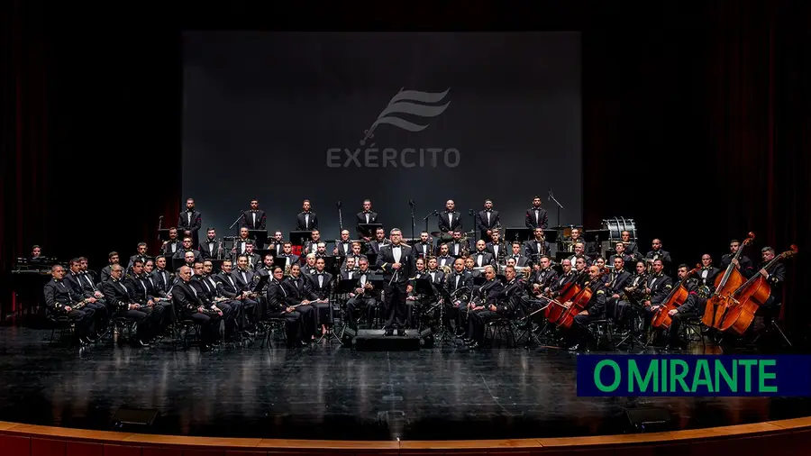 A Banda Sinfónica do Exército juntou-se ao Júlio Resende Fado Jazz Ensemble para um espectáculo musical de fusão - FOTO - Jorge Velez