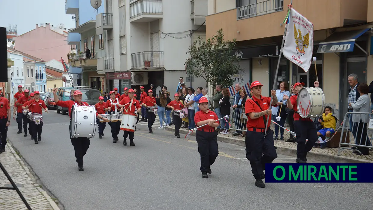 Nove fanfarras desfilaram pelas ruas da Castanheira do Ribatejo
