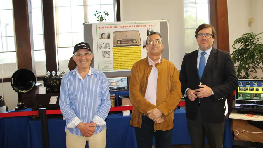 Exposição em Santarém sobre importância dos rádios e da rádio no 25 de Abril
