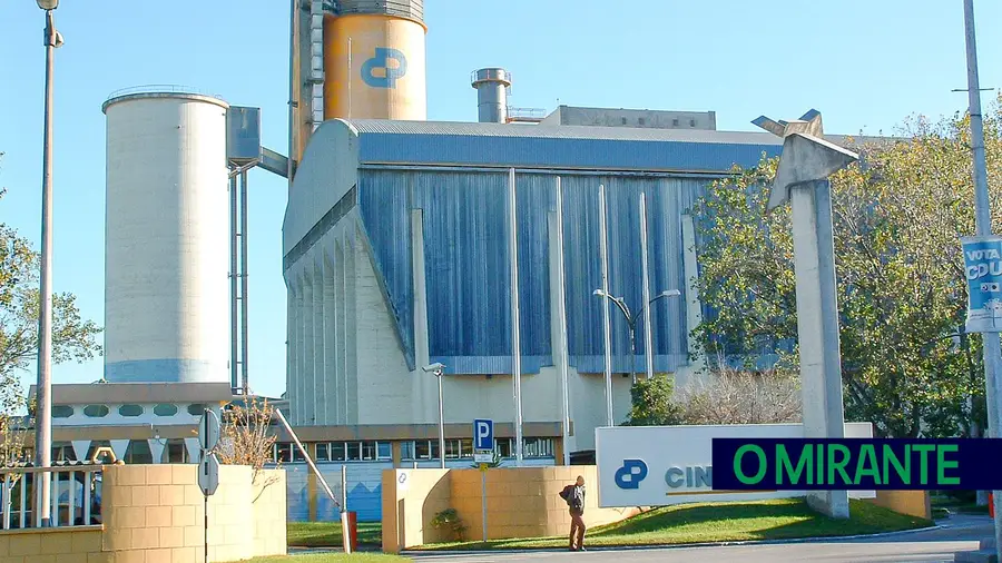 Trabalhadores da Cimpor suspendem greve até novas negociações Trabalhadores da Cimpor suspendem greve até novas negociações