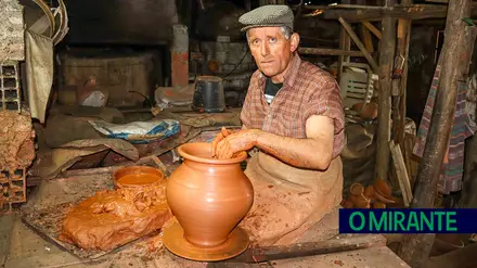 Celestino Marques preserva tradição da olaria artesanal em Tomar