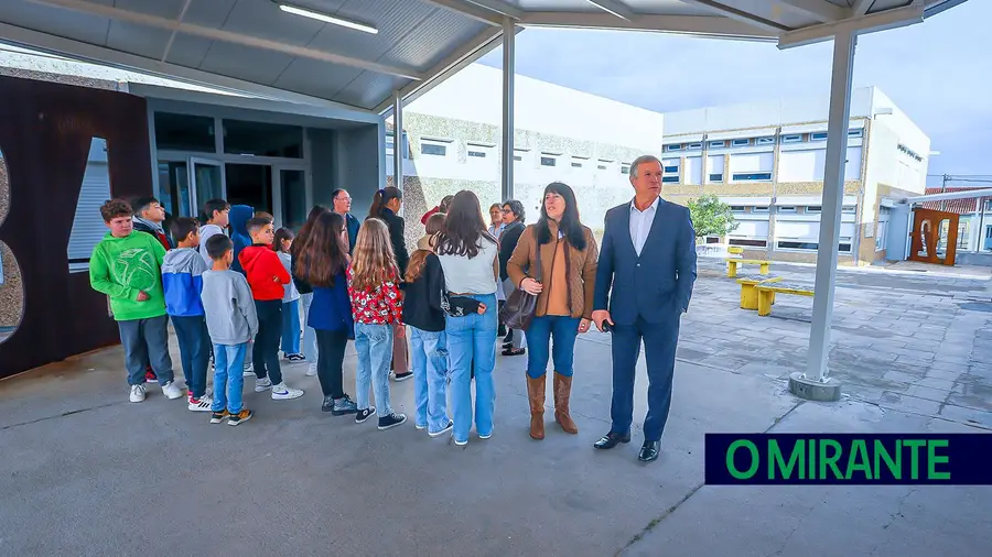 Alunos regressaram à escola do Tramagal após grandes obras de requalificação Alunos regressaram à escola do Tramagal após grandes obras de requalificação