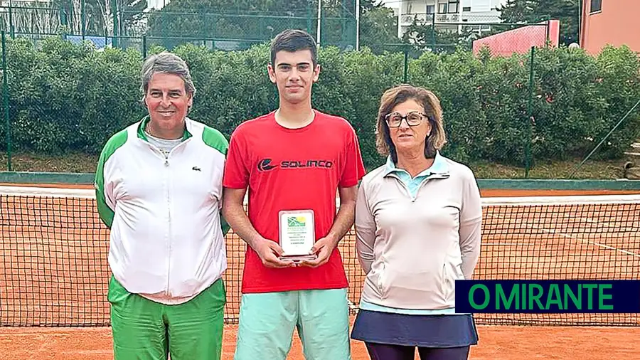 João Morgado é campeão regional de ténis sub-18