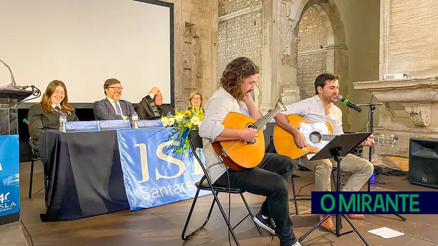 A manhã de sábado, 6 de Abril A manhã de sábado, 6 de Abril
