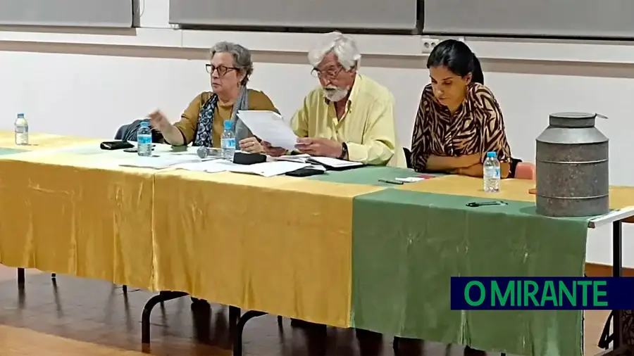 Associados que queriam destituição da Mesa da Assembleia-Geral dos Bombeiros Torrejanos não apareceram Associados que queriam destituição da Mesa da Assembleia-Geral dos Bombeiros Torrejanos não apareceram