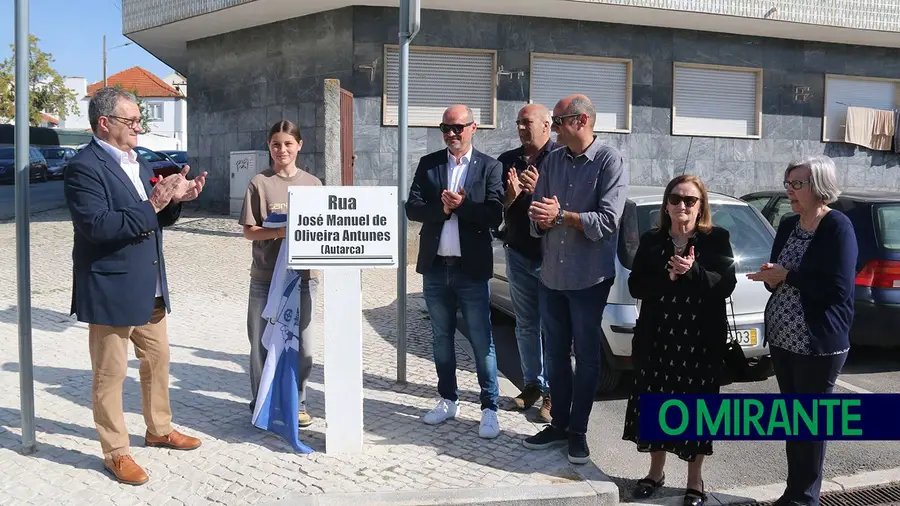 José Antunes dá nome a rua de Vialonga