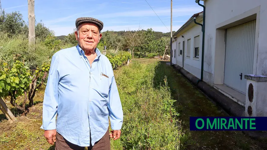 Travessa sem nome dificulta a vida de morador em Cardelas Travessa sem nome dificulta a vida de morador em Cardelas
