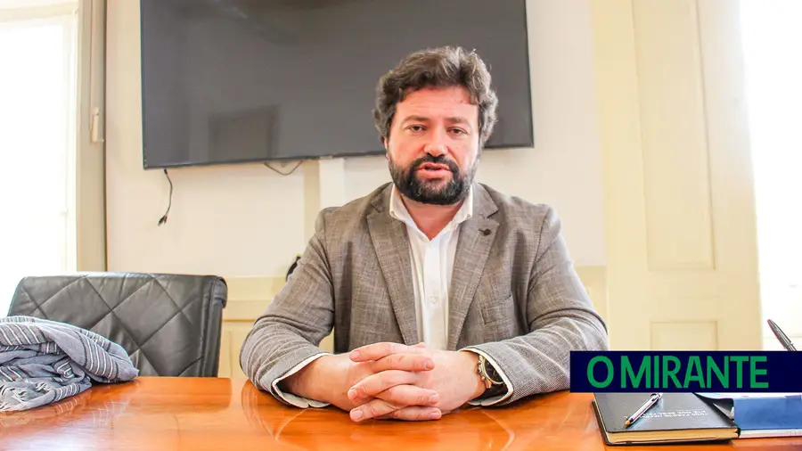 Câmara de Tomar pede 3,1 milhões à banca para arranjar ruas Câmara de Tomar pede 3,1 milhões à banca para arranjar ruas