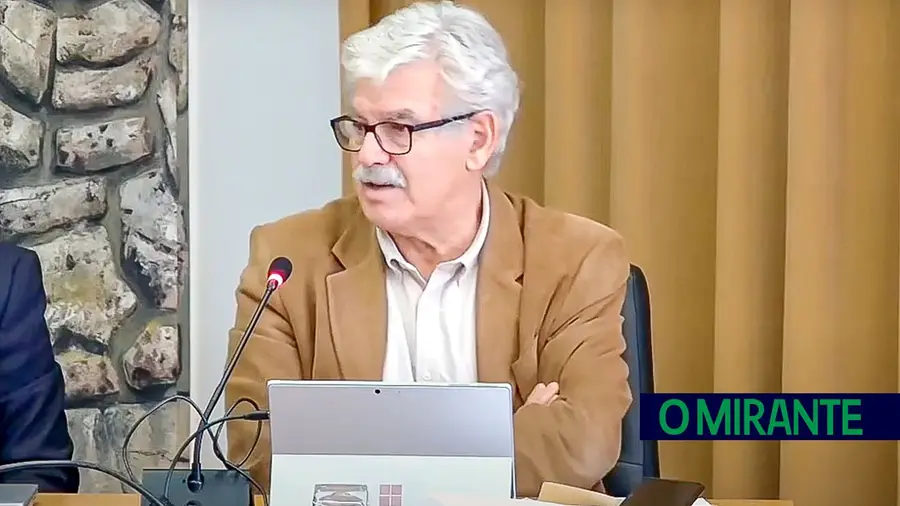 António Rodrigues abandona reunião de câmara de Torres Novas e ameaça não voltar António Rodrigues abandona reunião de câmara de Torres Novas e ameaça não voltar