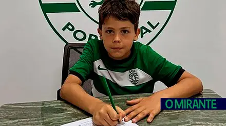 Jovem futebolista da União de Santarém assina pelo Sporting CP