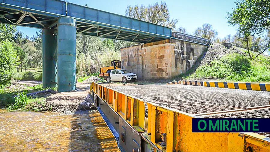 Intervenção na ponte sobre a ribeira do Rio Torto