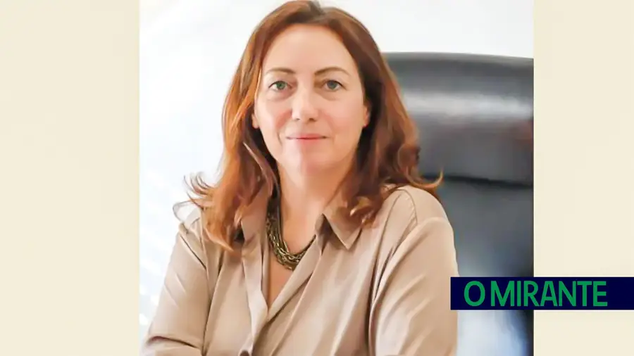Carina João Oliveira é chefe de gabinete do secretário de Estado do Trabalho Carina João Oliveira é chefe de gabinete do secretário de Estado do Trabalho
