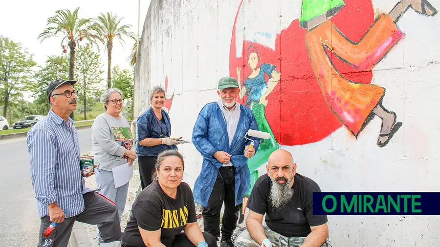 Mural de homenagem ao 25 de Abril em Torres Novas