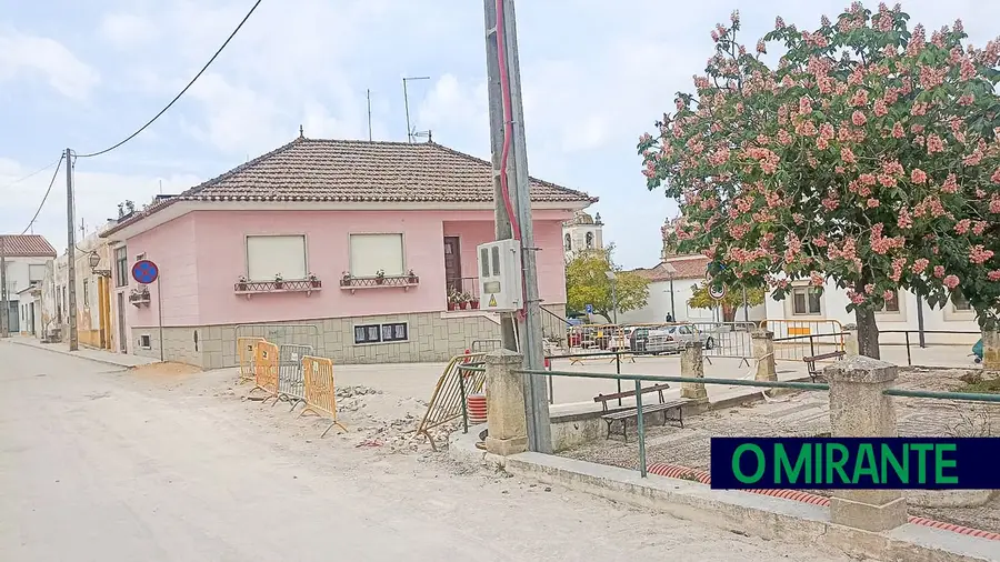 Centro da vila da Chamusca continua voltado de pernas para o ar