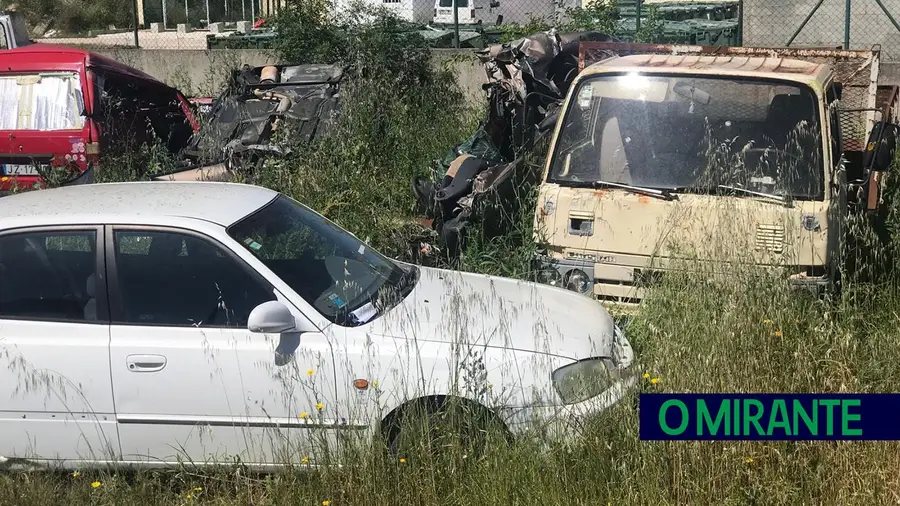 Câmara recolheu carros abandonados em Samora Correia Câmara recolheu carros abandonados em Samora Correia