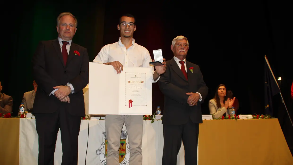 Almeirim distingue oito jovens com medalhas de mérito desportivo