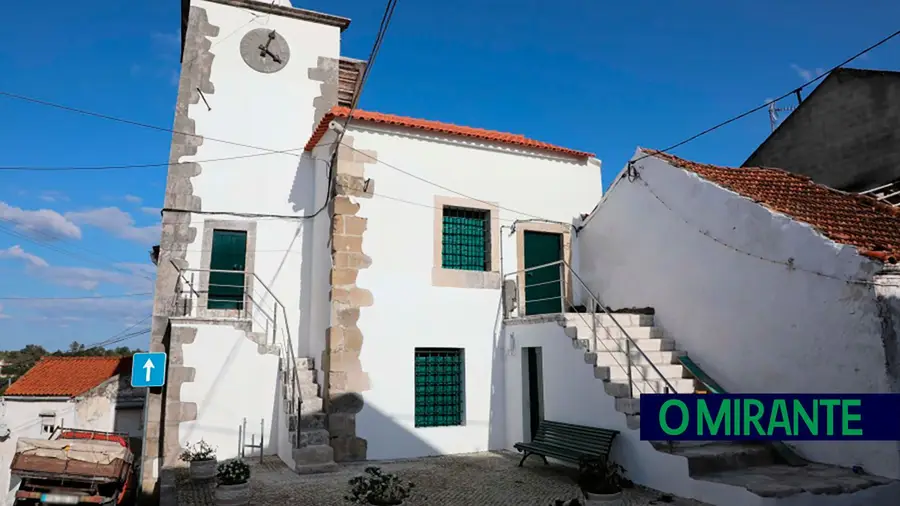 Apoio para decoração da Torre do Relógio em Pernes Apoio para decoração da Torre do Relógio em Pernes