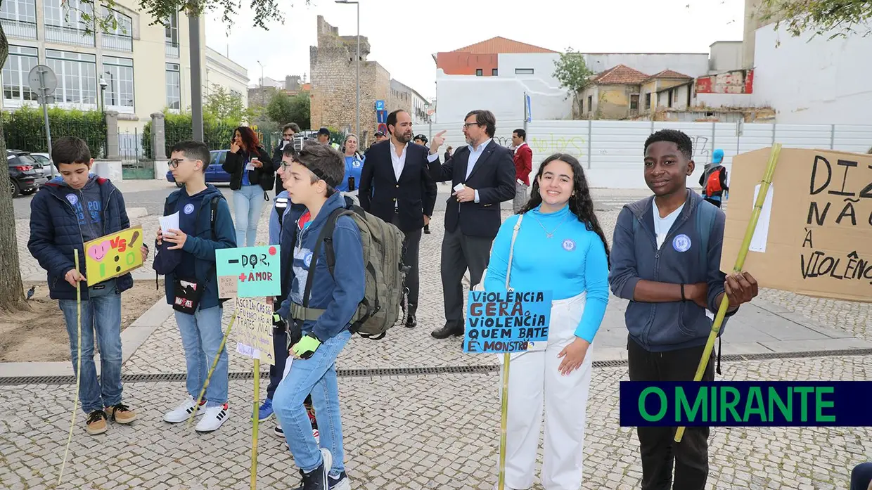 Arruada pelos Direitos das Crianças mobilizou 650 participantes em Santarém