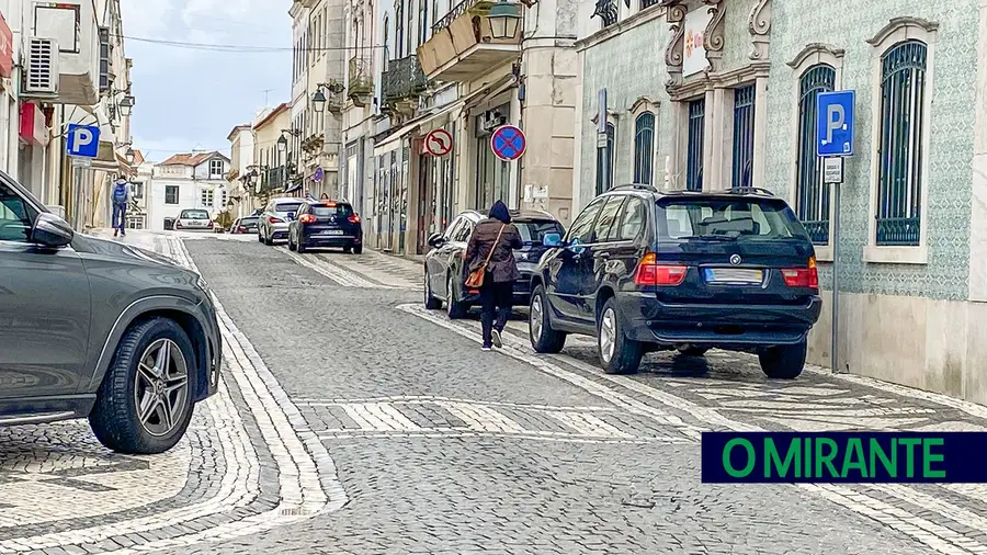 Desagradar a gregos e troianos Desagradar a gregos e troianos