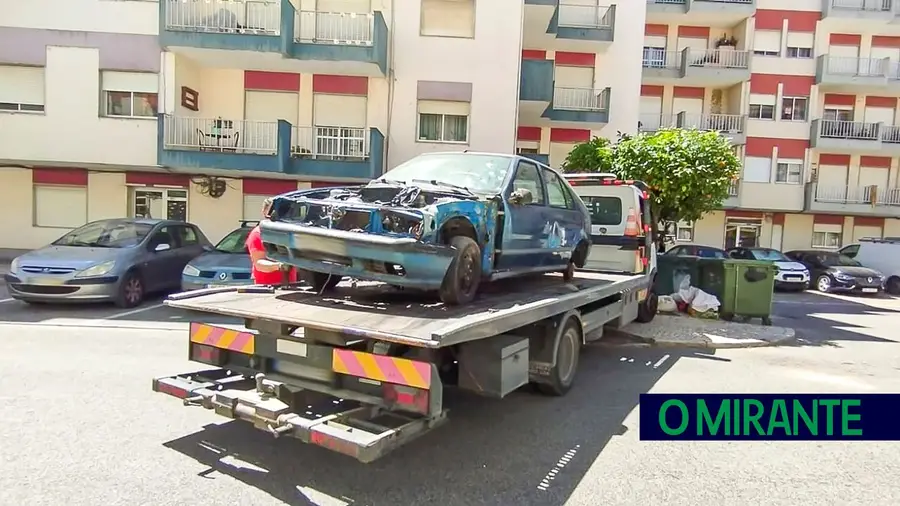 Recolhidos 14 carros abandonados em Samora Correia Recolhidos 14 carros abandonados em Samora Correia