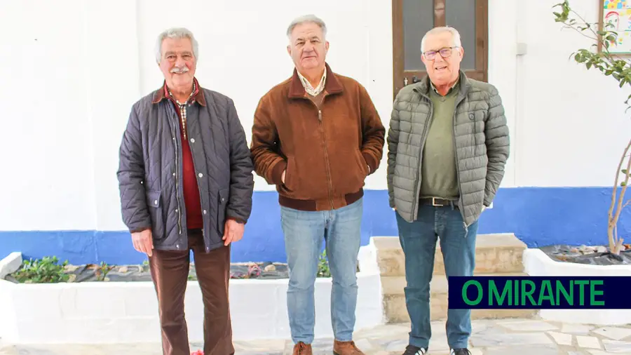 Associação Identidade e Memória comemora 25 de Abril com peça de teatro e outras actividades Associação Identidade e Memória comemora 25 de Abril com peça de teatro e outras actividades