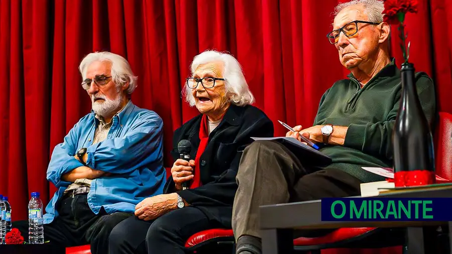 Grémio Dramático Povoense ouviu testemunhos de quem viveu a ditadura