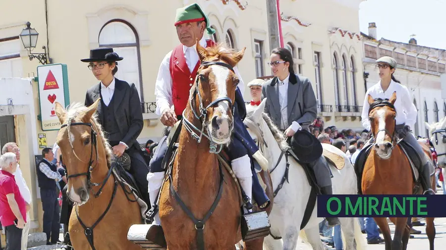 Toiros, cabrestos e cavalos na rua são maior espectáculo da Ascensão