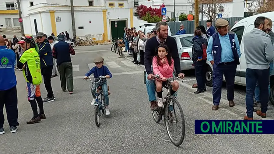 Uma centena de pessoas no Encontro de Bicicletas Antigas da Chamusca Uma centena de pessoas no Encontro de Bicicletas Antigas da Chamusca