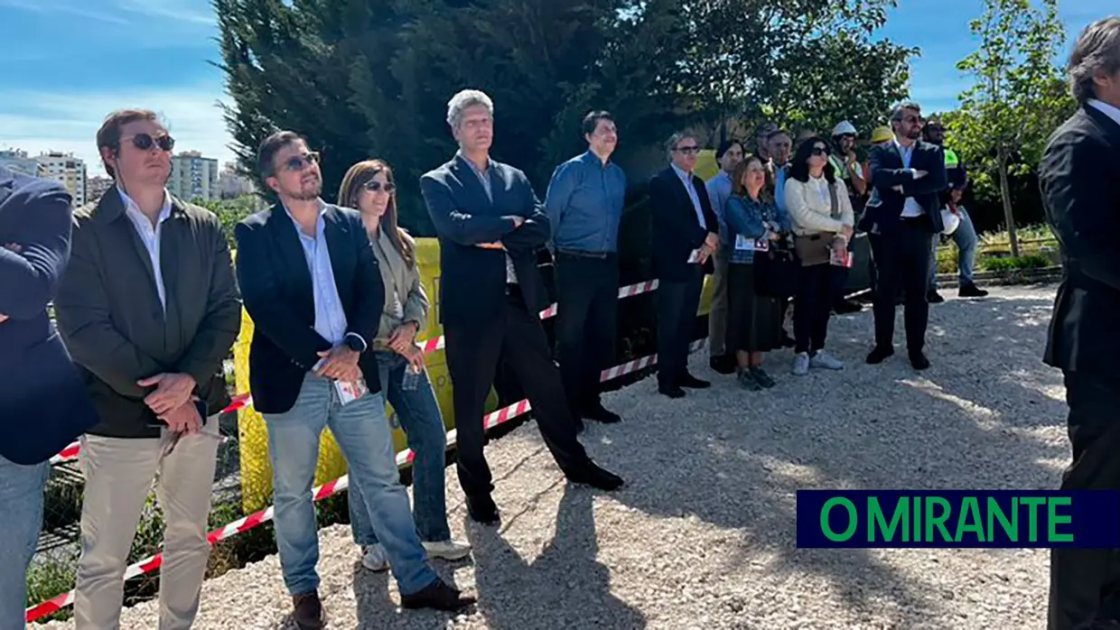 Primeira pedra da obra Vomera da Creche Ni-Nó-Ni da Cruz Vermelha