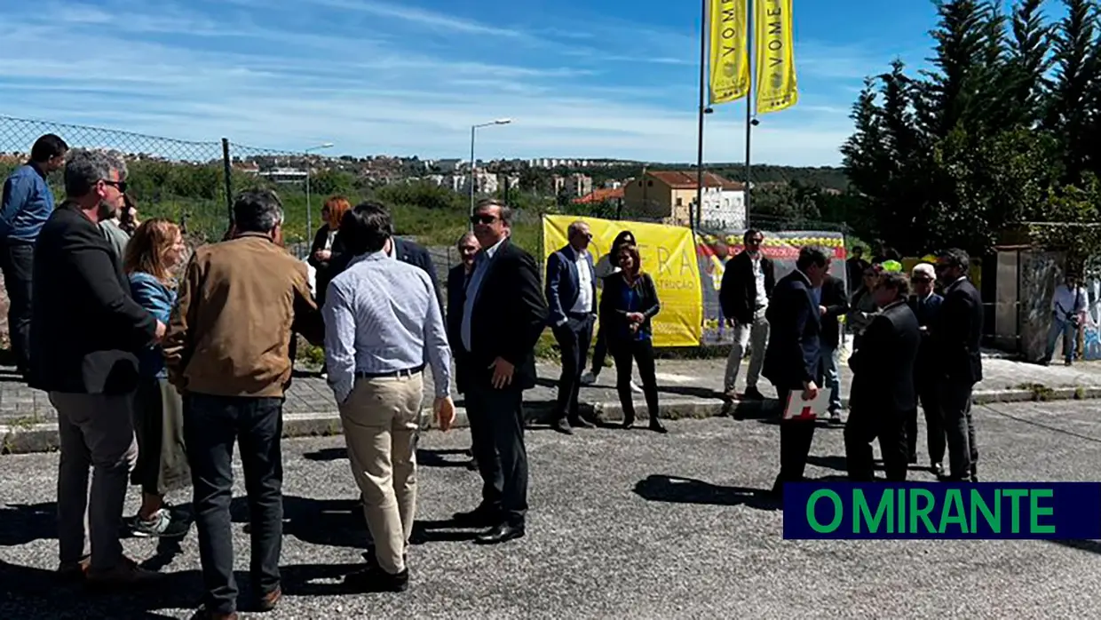 Primeira pedra da obra Vomera da Creche Ni-Nó-Ni da Cruz Vermelha