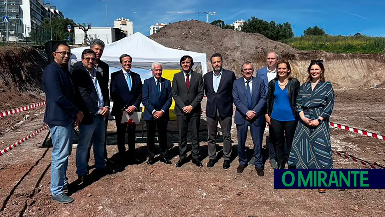 Primeira pedra da obra Vomera da Creche Ni-Nó-Ni da Cruz Vermelha