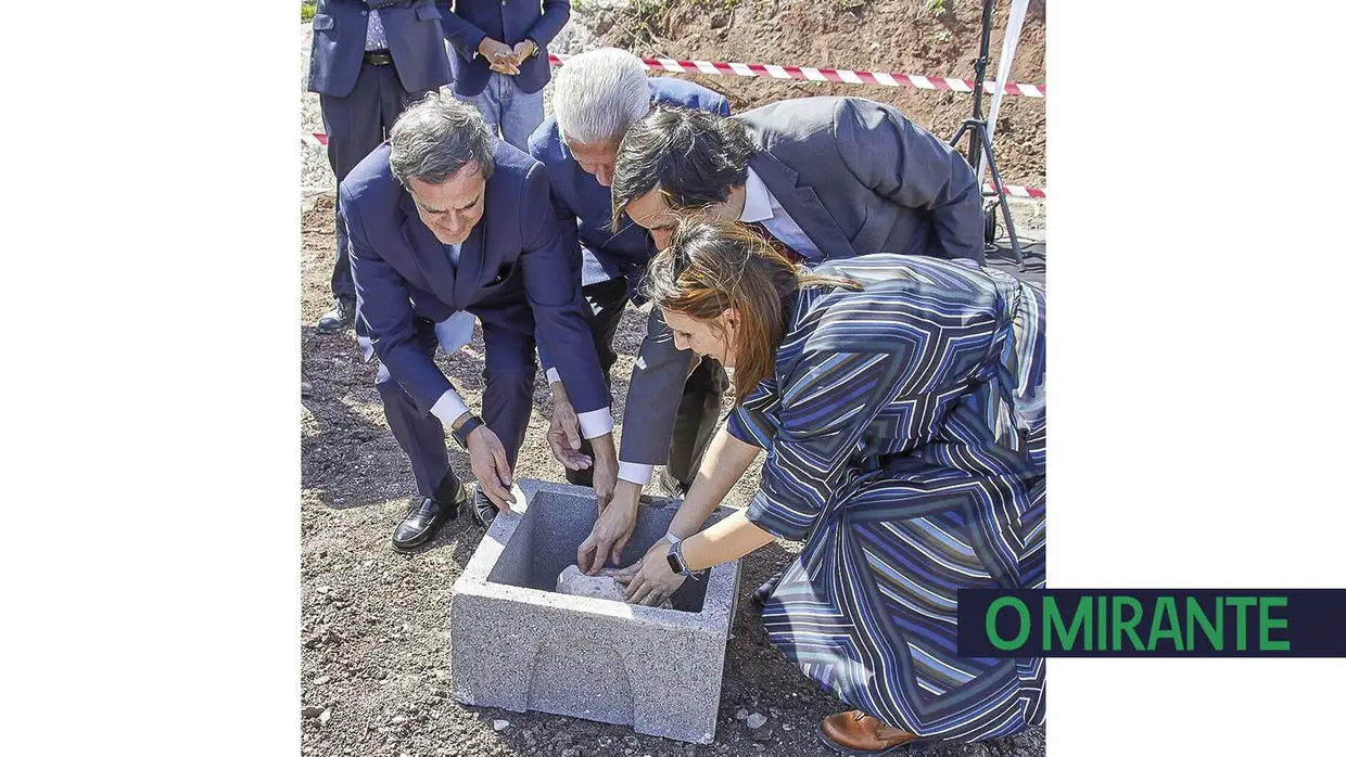 Primeira pedra da obra Vomera da Creche Ni-Nó-Ni da Cruz Vermelha