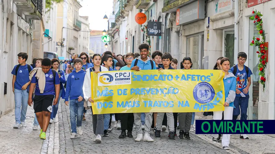 Arruada pelos Direitos das Crianças mobilizou 650 participantes em Santarém Arruada pelos Direitos das Crianças mobilizou 650 participantes em Santarém