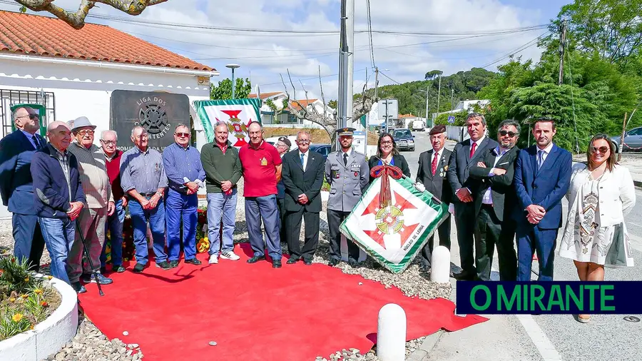 Monumento aos antigos combatentes em São João da Ribeira