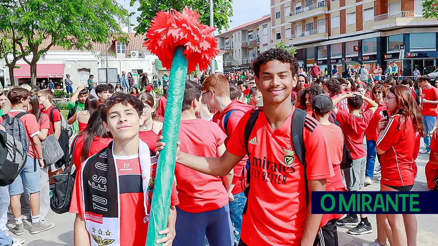 Mais de 1400 alunos Mais de 1400 alunos