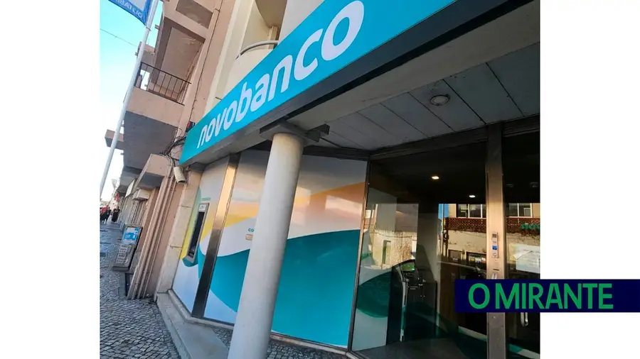 Dupla assalta banco à mão armada em Samora Correia Dupla assalta banco à mão armada em Samora Correia