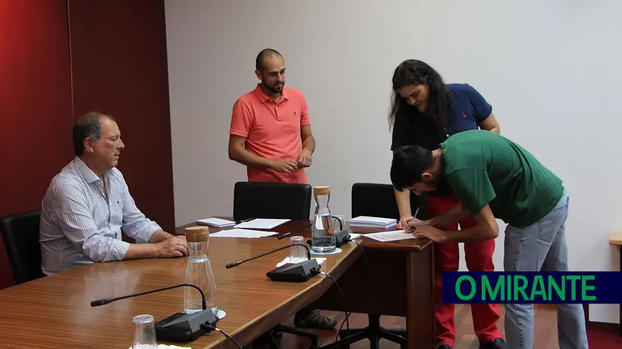 Alpiarça reforça valor de bolsas de estudo a estudantes do ensino superior Alpiarça reforça valor de bolsas de estudo a estudantes do ensino superior