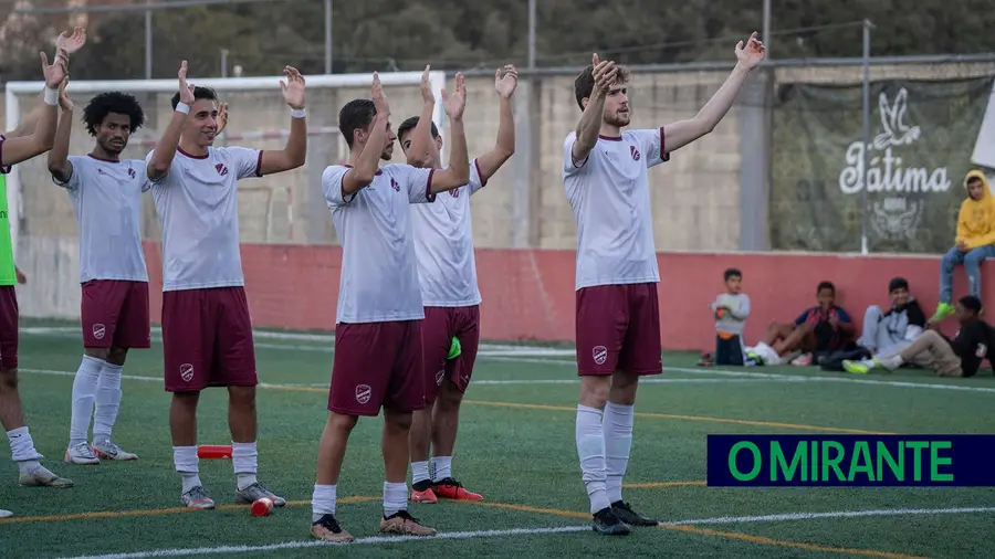 Três equipas em busca do título distrital de futebol na última jornada Três equipas em busca do título distrital de futebol na última jornada