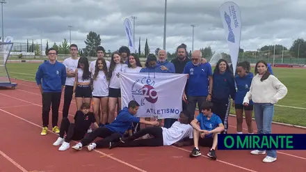 A equipa da Associação 20 km de Almeirim foi a vencedora do torneio. FOTO – Facebook Atletismo - Associação 20 km de Almeirim