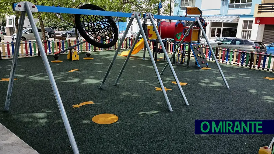 Reabriu parque infantil em Marinhais