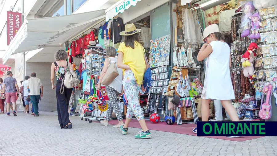 Fátima com muita gente mas comerciantes queixam-se do negócio