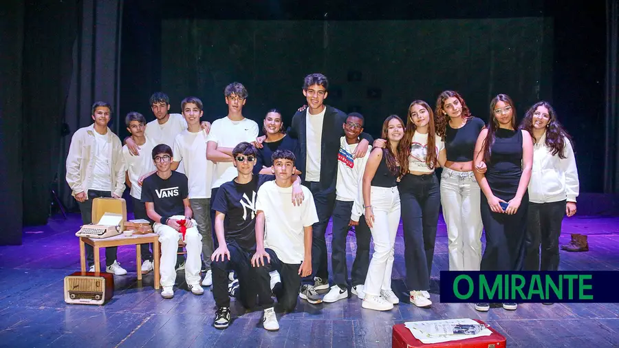 Pantógrafo divulga trabalhos de jovens artistas de Vila Franca de Xira Pantógrafo divulga trabalhos de jovens artistas de Vila Franca de Xira