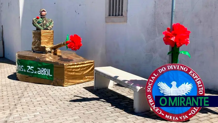 O 25 de Abril no Divino Espírito Santo da Meia Via O 25 de Abril no Divino Espírito Santo da Meia Via