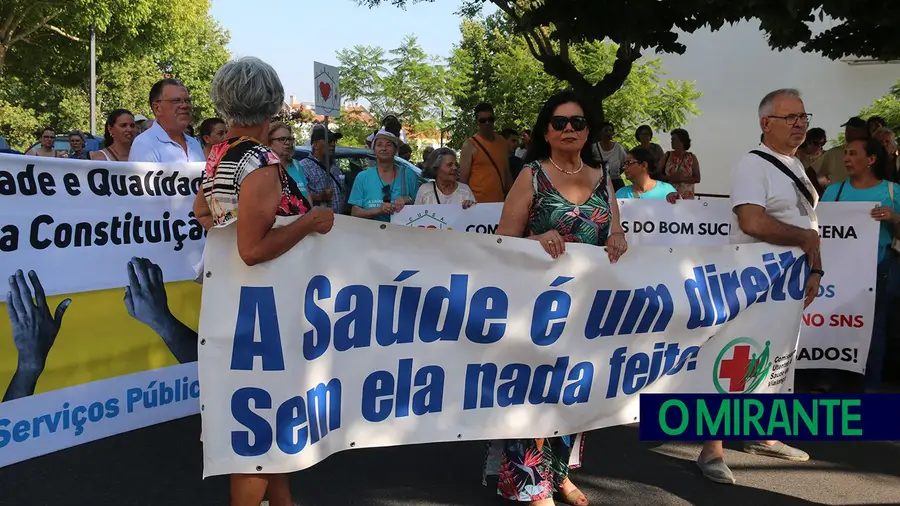 Utentes protestaram em Alhandra para exigir médicos de família Utentes protestaram em Alhandra para exigir médicos de família