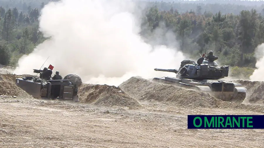 Treino militar origina fogo em mato no Campo Militar de Santa Margarida